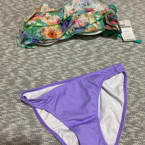 Colorful bikini set top/bottoms Made Korea 9M=girl 7-8 years old. SKU-A128 - Picture 6 of 6